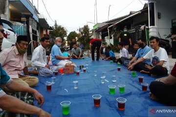 Warga di zona hijau berbuka puasa bersama jelang akhir Ramadhan