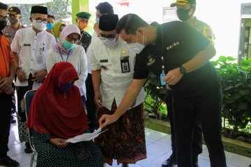 H-2 Lebaran, Mensos tinjau penyaluran BST di Pekalongan