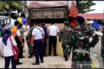 Tim tangkap truk berpenumpang ilegal di Pelabuhan Tanjungkalian Bangka