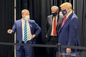 Donald Trump akhirnya mau pakai masker saat kunjungi pabrik Ford