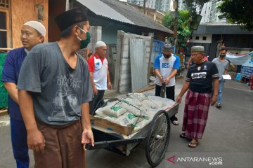 Masjid Umar Ibnu Abdul Aziz salurkan zakat "door to door"