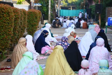 Keluarga positif COVID-19 di Bekasi tidak tertular saat shalat Id