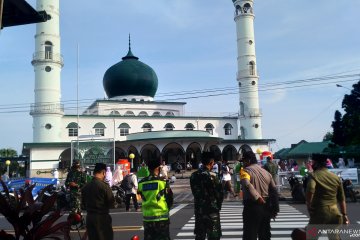 Patuhi protokol, warga Pangkalpinang shalat id berjamaah di masjid