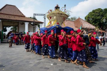 Keraton Yogyakarta bagikan 2.700 tangkai rengginang