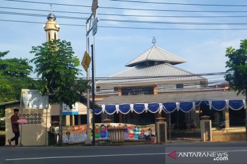 Sebagian warga Pangkalpinang "nganggung" untuk rayakan Idul Fitri