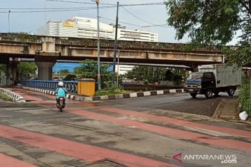 Polisi olah TKP lokasi kecelakaan bus Transjakarta