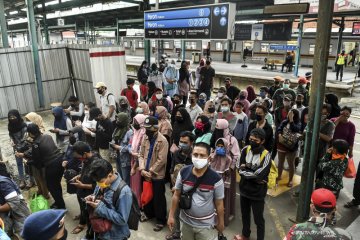 Era normal baru, penumpang KRL dilarang bicara dan telepon