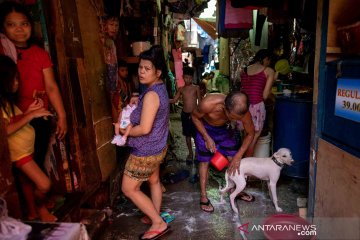 Manila kembali bergeliat sekalipun ancaman virus tetap membayang
