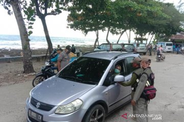 Polisi lakukan penyekatan di jalur wisata Pantai Rancabuaya Garut