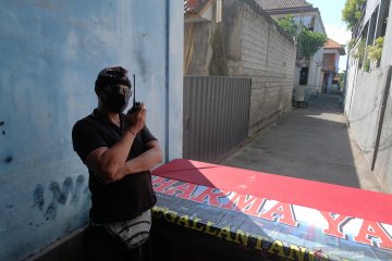 Seorang warga positif COVID 19, satu kawasan di Denpasar diisolasi total Pecalang