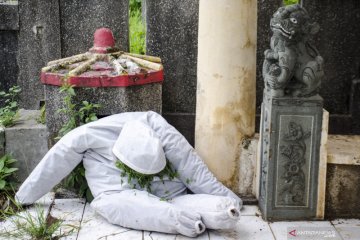 Ziarah kubur ke makam COVID-19