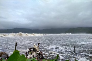 Banjir rob terjang lima kawasan pesisir Tulungagung