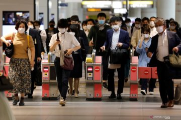 Jepang mulai jalani kehidupan normal