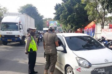 Puluhan pengendara dari luar Jabodetabek ditolak masuk Jakarta