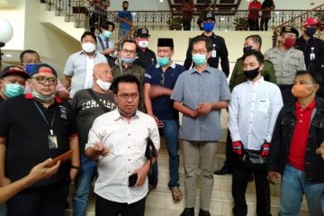 Sejumlah elemen masyarakat Surabaya minta PSBB III dihentikan