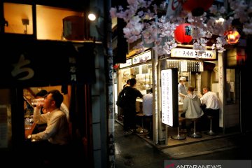 Perangi virus, Tokyo desak bar dan restoran tutup lebih cepat