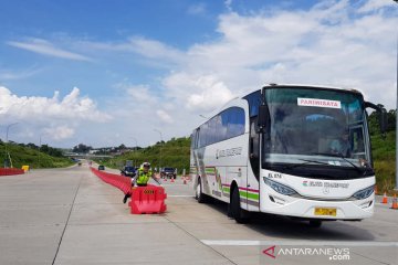 Hampir 1.000 kendaraan diputar balik di Gerbang Tol Kalikangkung