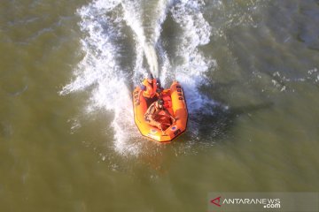 Evakuasi korban tenggelam di Pantai Aceh Barat