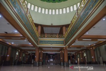 Persiapan shalat Jumat di Masjid Agung Al Barkah Bekasi