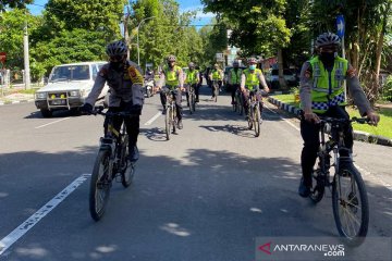 Polda NTB sosialisasikan pencegahan COVID-19 dengan patroli bersepeda