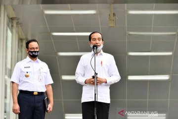 Politik kemarin, normal baru hingga Tri Rismaharini menangis