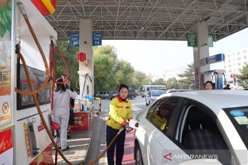 Jelang sidang parlemen, China naikkan harga bensin dan solar