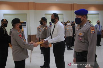 Puluhan personil Polda Maluku berprestasi dapat penghargaan Kapolda