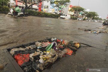 Genangan di Jalan Margonda Raya