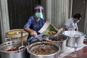 Penjual gudeg terapkan protokol kesehatan normal baru