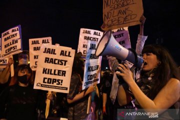 Protes warga AS ricuh, Minneapolis berlakukan jam malam, tutup tol