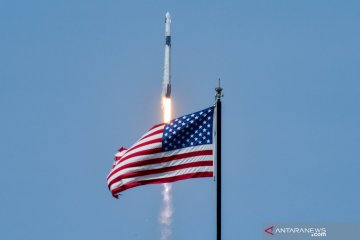 SpaceX luncurkan dua astronot ke luar angkasa