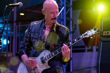 Gitaris band Kiss, Bob Kulick meninggal dunia di usia 70 tahun