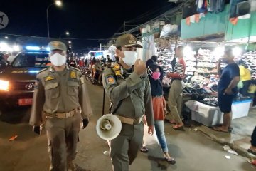 90 Personel Satpol PP Jakpus sidak Pasar Malam Jiung