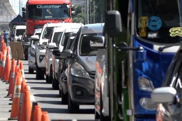 Lebih dari 1.300 kendaraan di Cikarang Barat diminta putar balik