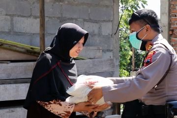 Bantuan beras untuk warga terdampak COVID-19