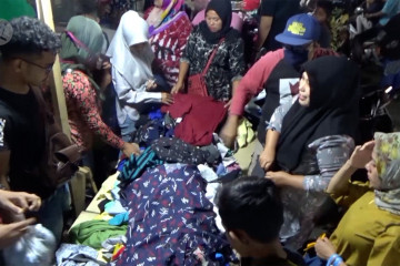 Jelang Lebaran, warga padati Pasar Aceh abaikan protokol kesehatan