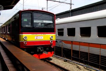 Kereta jarak jauh tak beroperasi, Stasiun Pasar Senen sepi