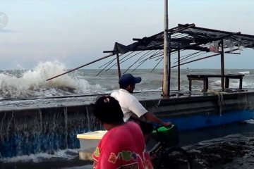 Waspadai gelombang tinggi Laut Jawa