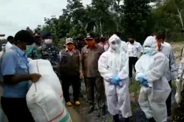 Penyaluran bantuan bagi korban banjir di Siberut Mentawai