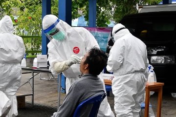 Ratusan orang Jalani pemeriksaan swab