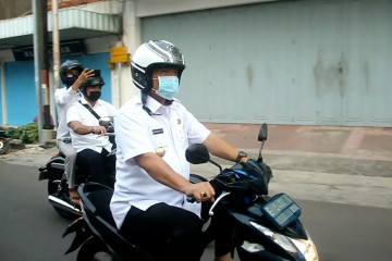 Wali Kota Cirebon sidak hari pertama PSBB Jabar pakai motor