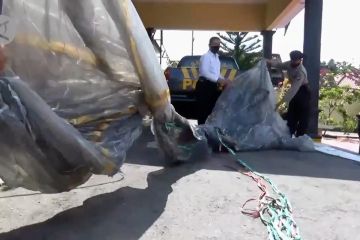 Polres Magetan amankan balon udara yang nyaris bakar rumah warga