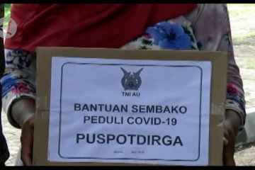 Puspotdirga TNI-AU salurkan bantuan ke masyarakat terdampak COVID-19