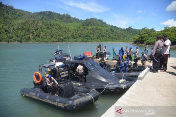 Bagi sembako peringati Hari Pancasila di Pulau Aceh
