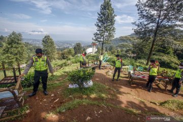 Penertiban PKL di kawasan wisata Puncak Bogor