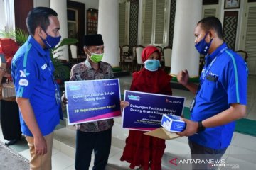 Siswa SD di Madura dapat akses internet gratis XL hingga lulus SMA