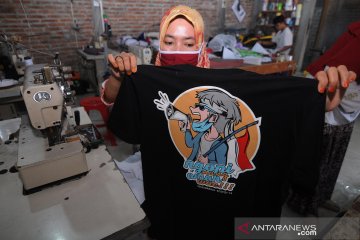 Kaos bertema corona dan normal baru