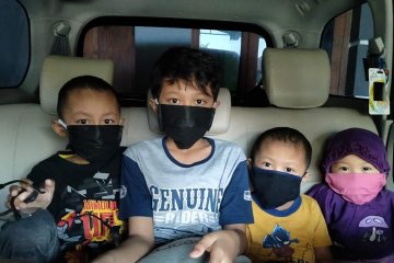 Satu keluarga positif COVID-19 di Surabaya tolak bantuan pemkot
