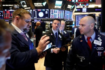 Di tengah kerusuhan sipil di AS, Wall Street dibuka tergelincir