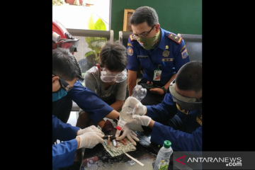 Damkar Jakbar evakuasi jari anak yang terjebak dalam koin